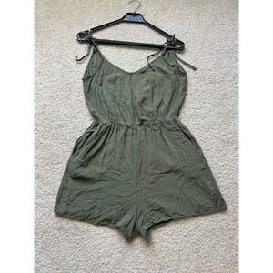 BCBGMaxAzria V-Neck elastic waist green Adjustable strap Romper one-piece Sz XS